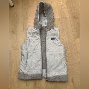 Patagonia Light Gray Reversible Los Gatos Vest with Hood